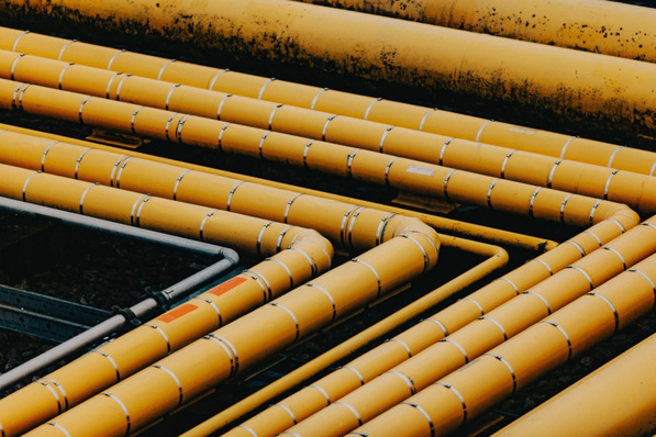 Gas pipelines cannot easily be used for long-distance CO2 transport.