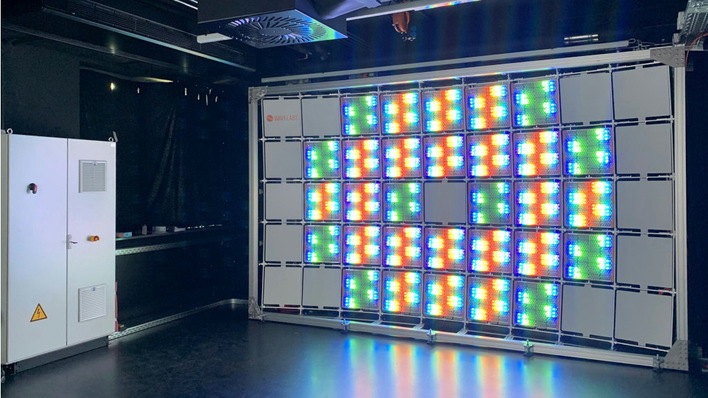 The new solar simulator covers wavelength ranges from 320 to 1,650 nanometres with 18,400 LEDs.