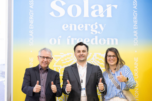 Artem Semenyshyn, CEO of ASEU (centre), at Intersolar Europe 2023 in Munich, alongside Horst Dufner, Head of The smarter E Europe (left), and Anne Silber, Assistant Project Manager at Solar Promotion GmbH (right).