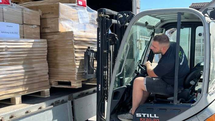 The solar panels have been loaded and are now on their way to Ukraine.