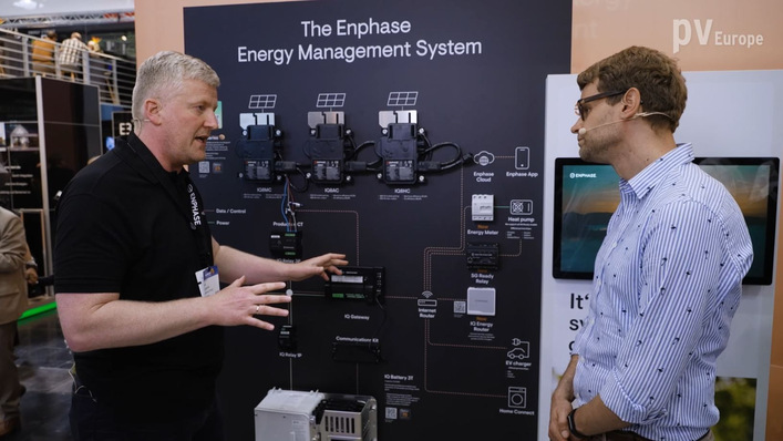 Jan Lengerke (left) talks to Niels Hendrik Petersen about the new energy management system for residential use.
