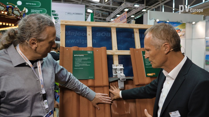 Ludwig Schletter of SL Rack (right) is a pioneer of pv installation. His innovative approach supports the installers.