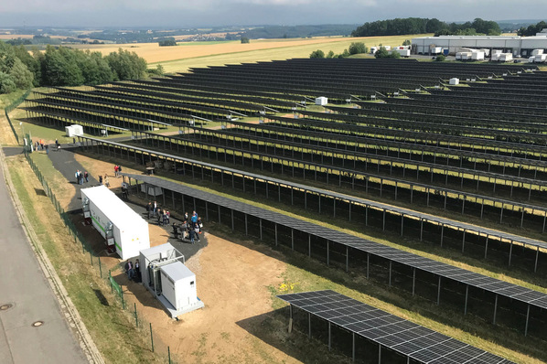 Battery container at the solar park in Großschirma.
