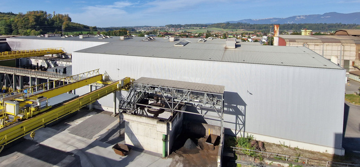 Roller hall at Stahl Gerlafingen: 4,500 solar modules will soon be working on this industrial roof.