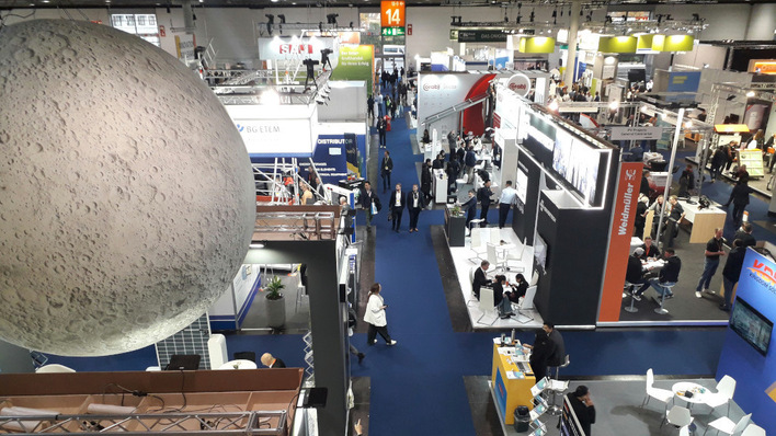 The distances in the two exhibition halls are very short - leaving more time for discussions.
