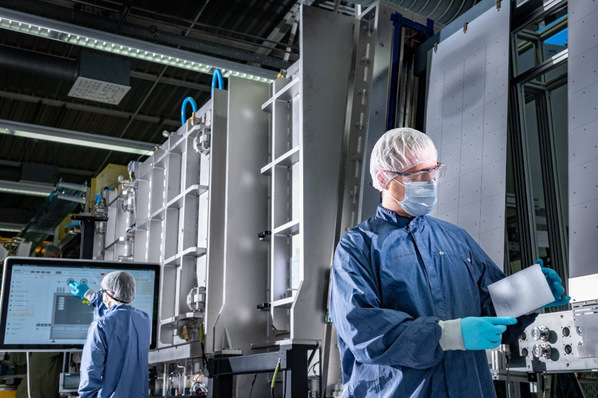 NexWafe’s high-throughput epitaxy tool that the company is currently commissioning in Freibur/Germany. It’s chamber size equals the actual size of the production tool NexWafe will commission in the first commercial facility in Bitterfeld, Saxony-Anhalt.