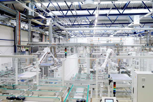 Overview of Meyer Burger's PV module production in Freiberg/Germany.