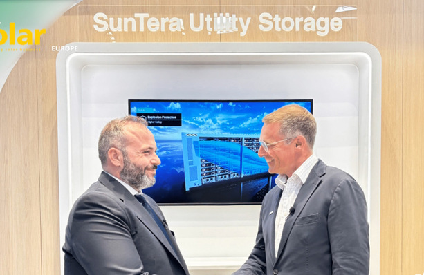  Signing ceremony of Jinko Solar and Kiefer.