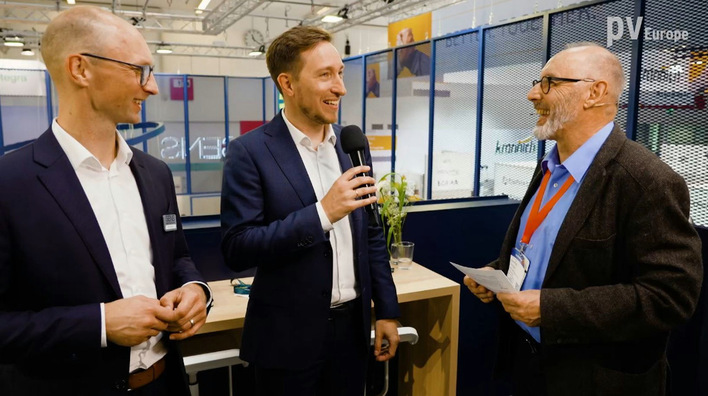 André Kremer (left) and Joel Wagner (centre) are experts for solar and wind parks.