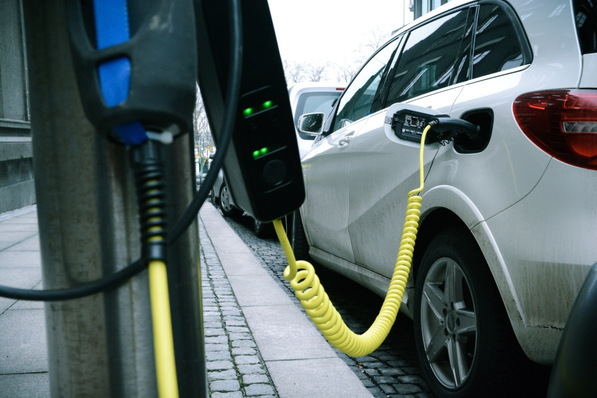 E-cars are booming in Norway. Now a grid operator is offering a special electricity tariff for grid-friendly charging in certain regions.
