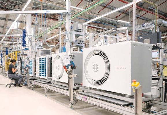 The production of air-to-water heat pumps at Bosch.