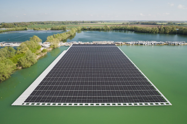 Animation of the planned floating solar power plant in Northeast France.