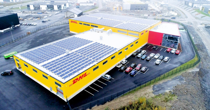 Almost fully covered – solar modules on the roof of DHL’s facility in Pirkkala, Finland