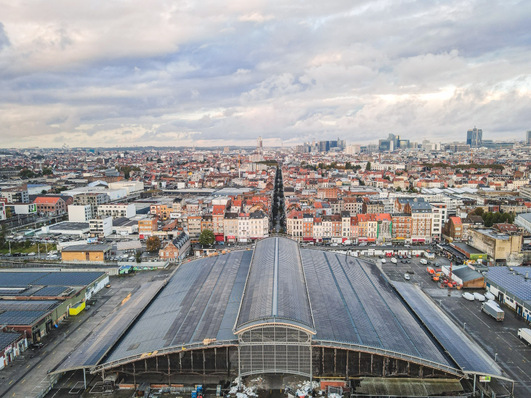 Blends harmoniously into the cityscape: the “SolarMarket” in Anderlecht, part of the Brussels metropolitan area in Belgium.