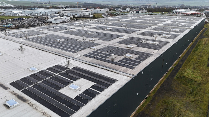 The solar rooftop installation at Goldbeck Solar headquarters in Polch/Germany.