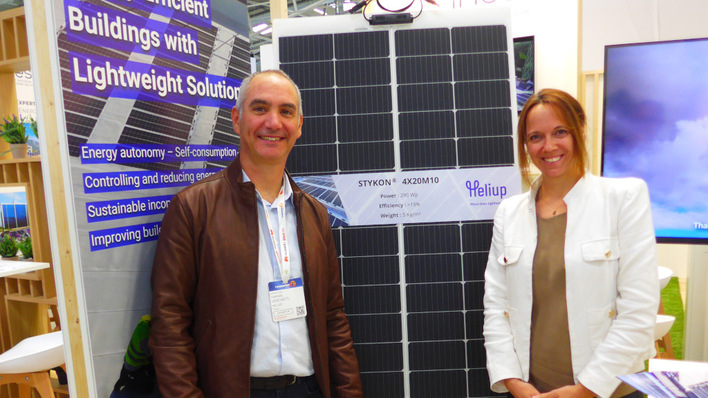 CEO Yannick Veschetti (l.) and COO Maryline Joanny of French manufacturer Heliup showed off their new lightweight solar modules for C&I rooftops.