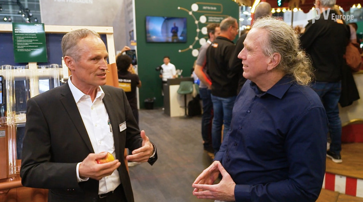CEO Ludwig Schletter (left) discusses the SL Rack strategy.