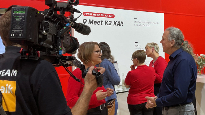 Katharina David from K2 Systems chatting to Heiko Schwarzburger.