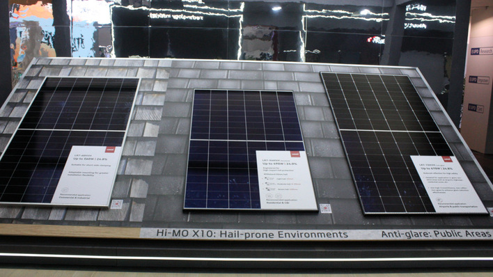 Not just sleek and busbar-free, but the Himo X10 modules also deliver higher yields in shaded conditions.