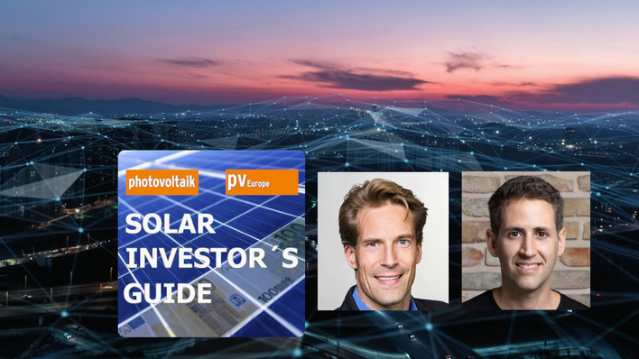 Uri Sadot (right) and Karsten Schäfer discuss the latest cybersecurity topics.