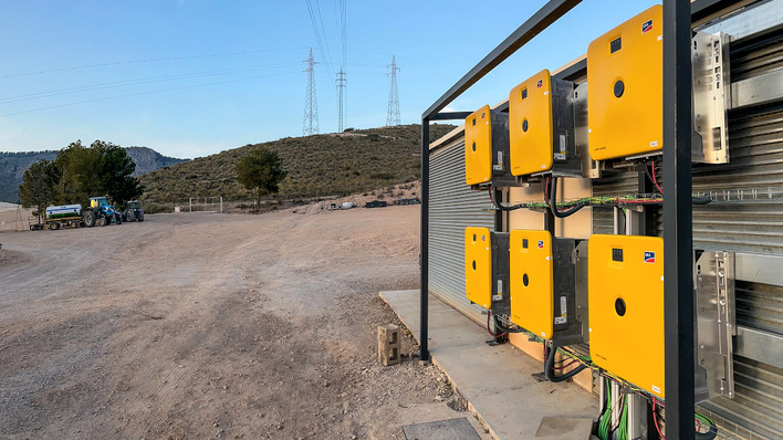 And they were all yellow – a robust design enables full-capacity operation at ambient temperatures up to 45°C.