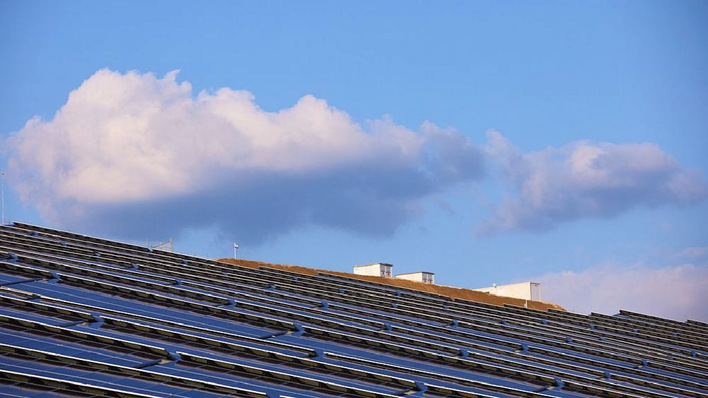 Solar power generation across 38 hectares, combined with 107 MWh of energy storage for maximum flexibility.