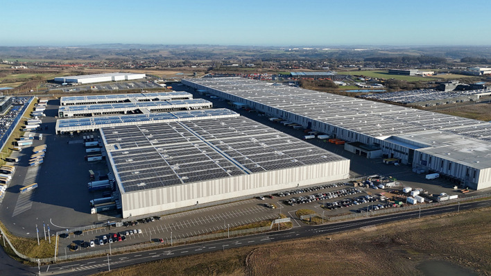 The Danish logistics hub is now fully topped with PV modules by SolarFuture