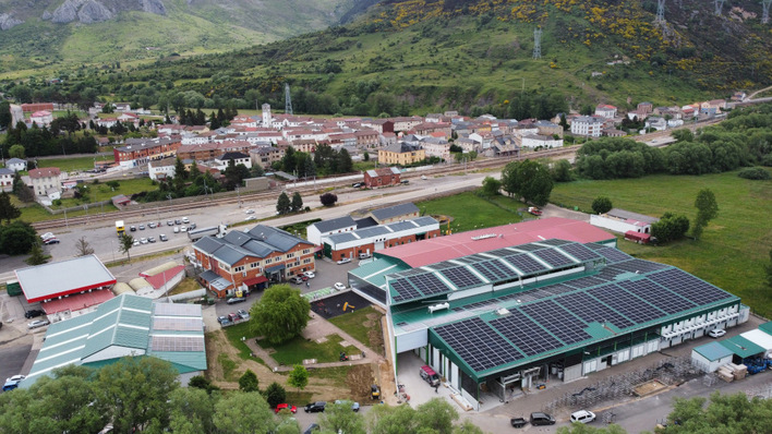 613 kW rooftop system helps Spanish food producer Ezequiel offset rising power costs.