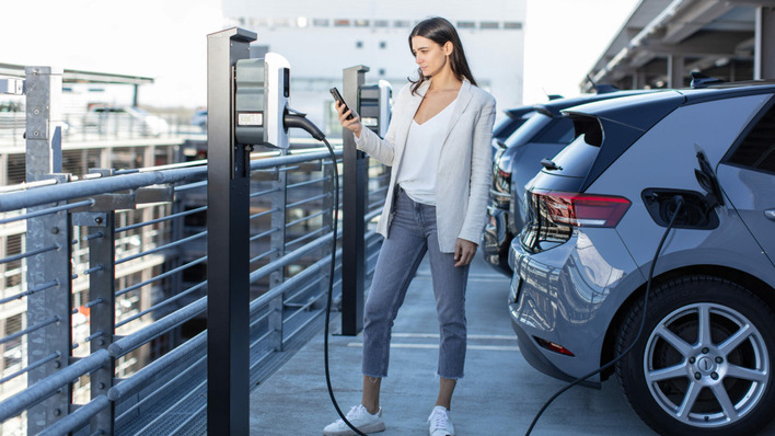 No more puzzled looks – the new function detects faulty or offline charging stations automatically and brings them back online.