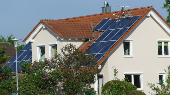 Residential rooftop installation in southern Germany – even for small PV systems, the internet can be a gateway for cyber attacks.