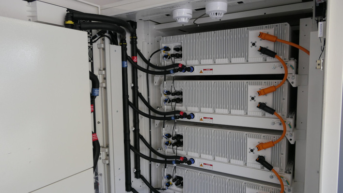 A peek inside the hybrid-cooled unit from Huawei Fusionsolar.