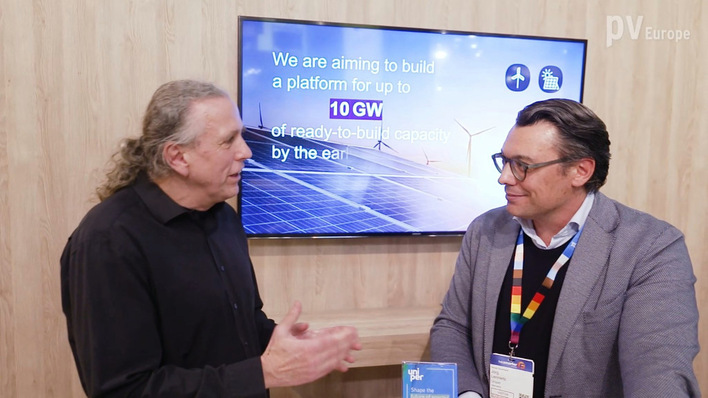 Jörg Lennertz (right) in conversation with Heiko Schwarzburger, editor-in-chief of PV Europe