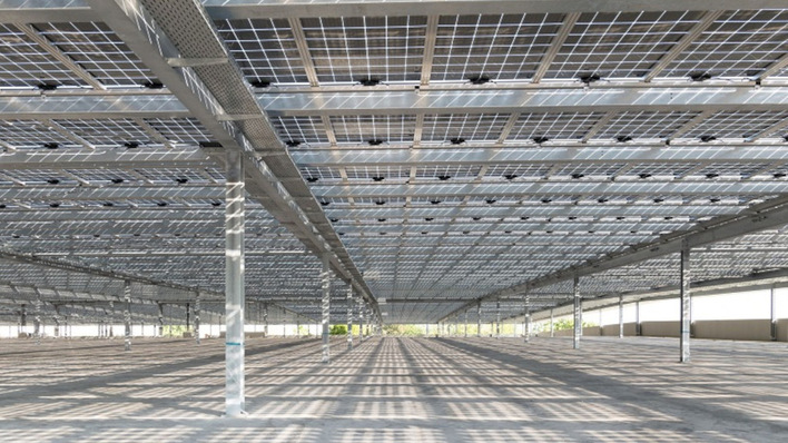 Add vehicles (preferably electric) and it’s complete – solar modules form the roof of this parking deck