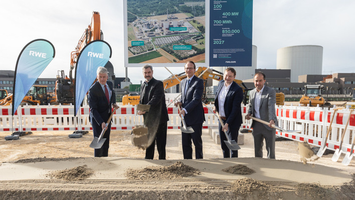 The symbolic ground-breaking ceremony with Bavarian Minister-President Markus Söder (second from left) and RWE CEO Markus Krebber (third from left)