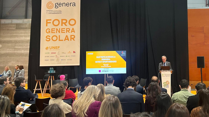  UNEF Director‑General José Donoso addresses participants at the Solar Forum at Genera