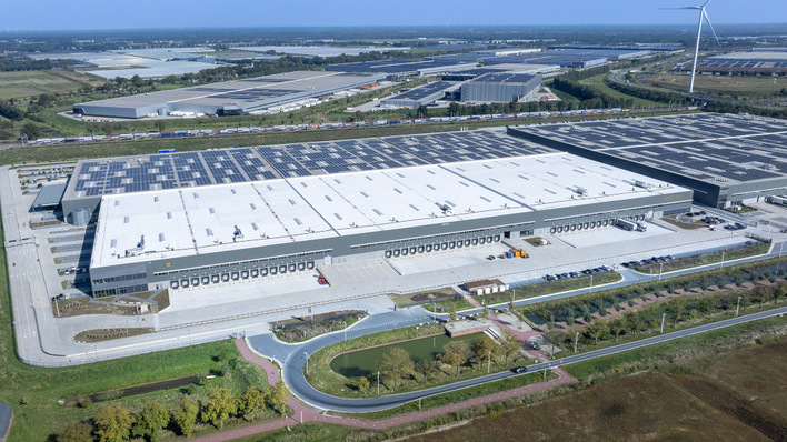 The solar installation atop the new distribution centre in Venlo