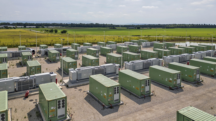 Plug-and-play medium-voltage stations in formation