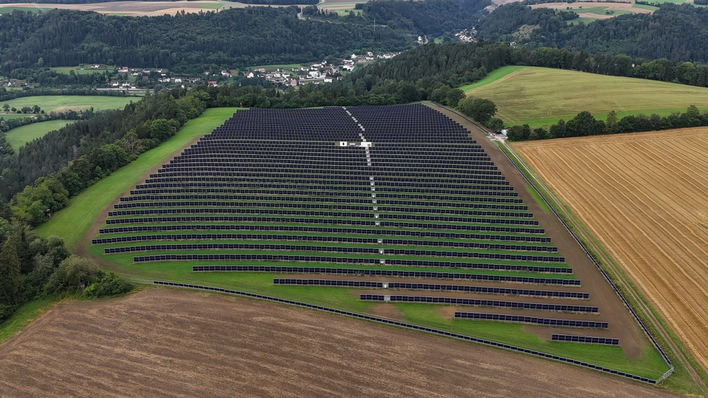A Next2Sun vertical bifacial installation – oriented for morning and evening output