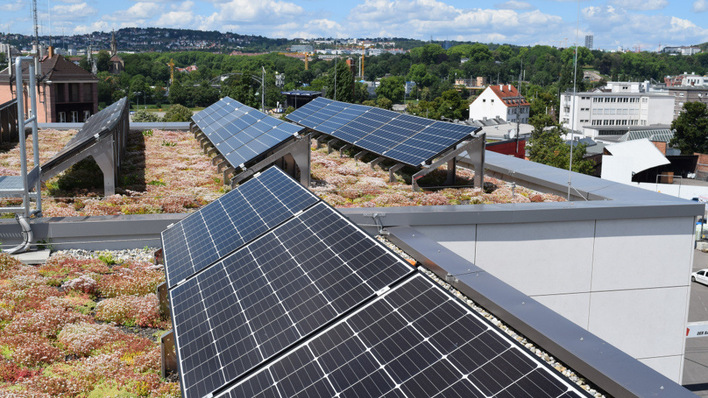 The combination of green roof and solar array is one of the answers for the urban climate of the future.