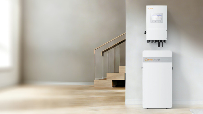 Blends in nicely, furniture pending – the Flexhome unit stacks up to 40 kWh of storage
