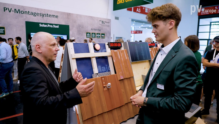 Maximilian Schletter (right) is expert in mounting systems