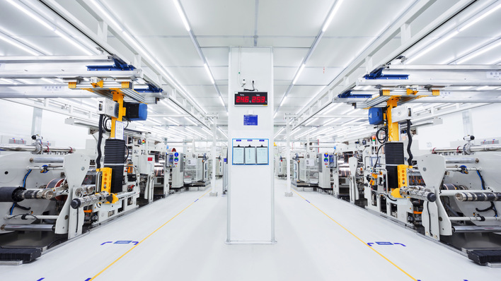 Symmetry as a management principle: cell manufacturing at CATL