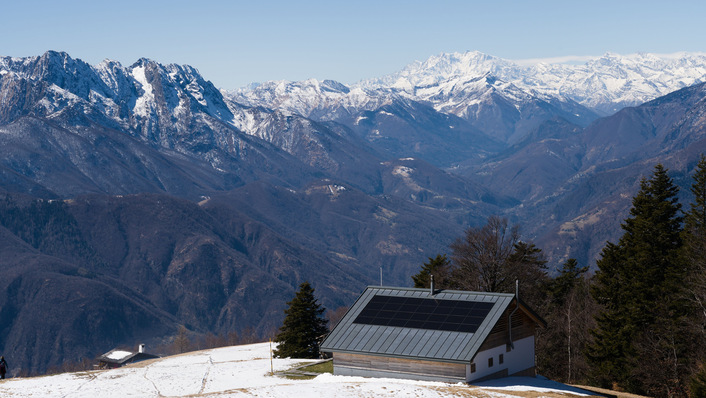 A rooftop array high in the Alps – exactly the terrain HW4 certification is built for