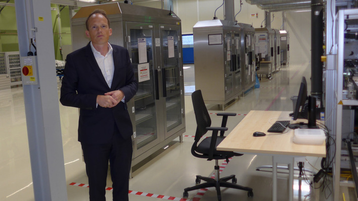 Ed Crossland, CTO, tours guests through Oxford PV's Brandenburg facility during the company's 10th anniversary celebrations