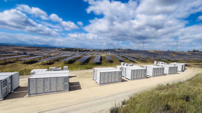 The Elementa containers add 15 MW of battery power to the neighbouring 34.4 MW solar plant