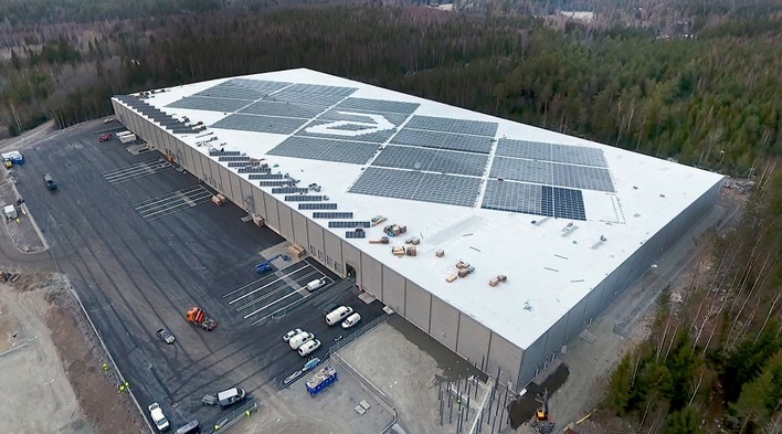 The new logistics center of online pharmacy Apotea has the country’s largest rooftop PV system to date. The building in Morgongåva is almost carbon neutral.
