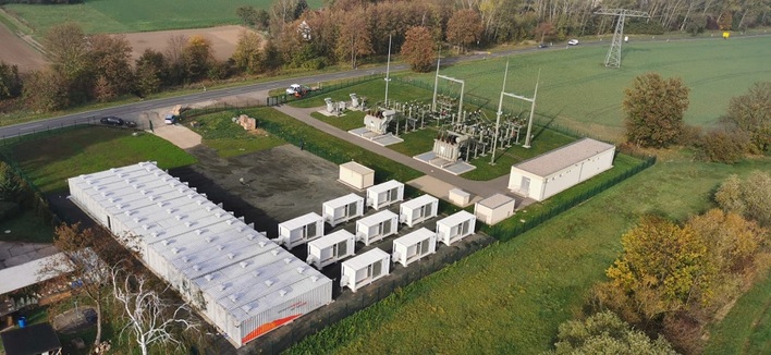 The Upside battery storage system consists of 18 40-foot high-cube containers, they are installed directly at the substation.