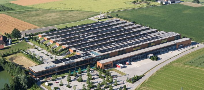 The use of renewables, and photovoltaic systems in particular, plays a big part on the route towards CO2-neutral intralogistics.