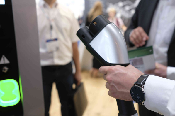 The current market overview presents around 90 charging stations, wall boxes and versatile charging cables that are currently available.