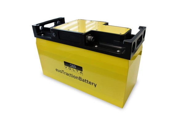 The evoTractionBattery is available with a voltage of 24, 48 and 400 volts.